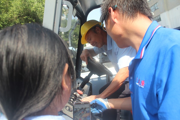 金洁扫地车J-XS1980Q售后维修案列