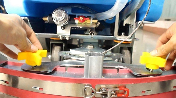 洗地机不吸水维修案例